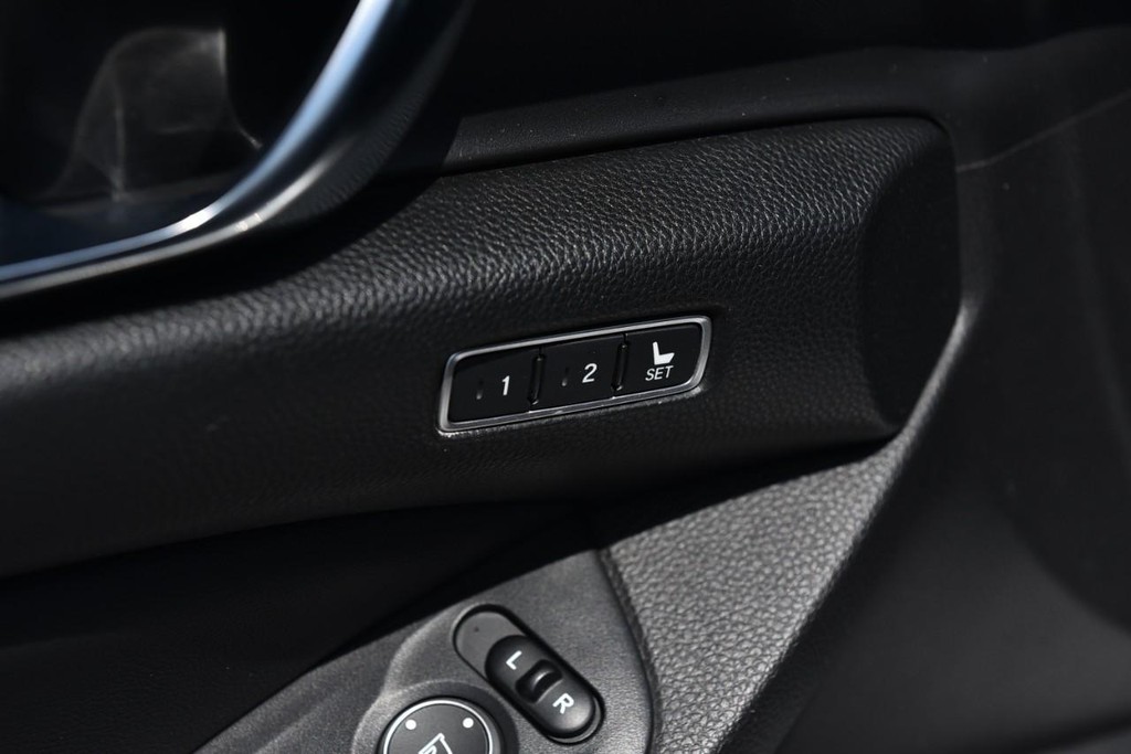 Honda Accord Hybrid Vehicle Full-screen Gallery Image 10