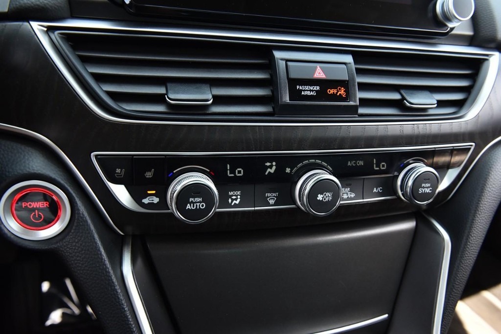 Honda Accord Hybrid Vehicle Full-screen Gallery Image 17