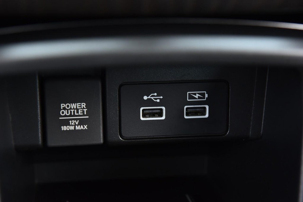 Honda Accord Hybrid Vehicle Full-screen Gallery Image 19