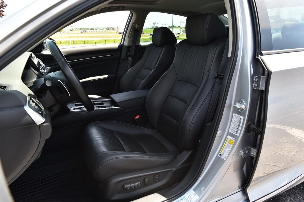 Honda Accord Hybrid Vehicle Full-screen Gallery Image 23