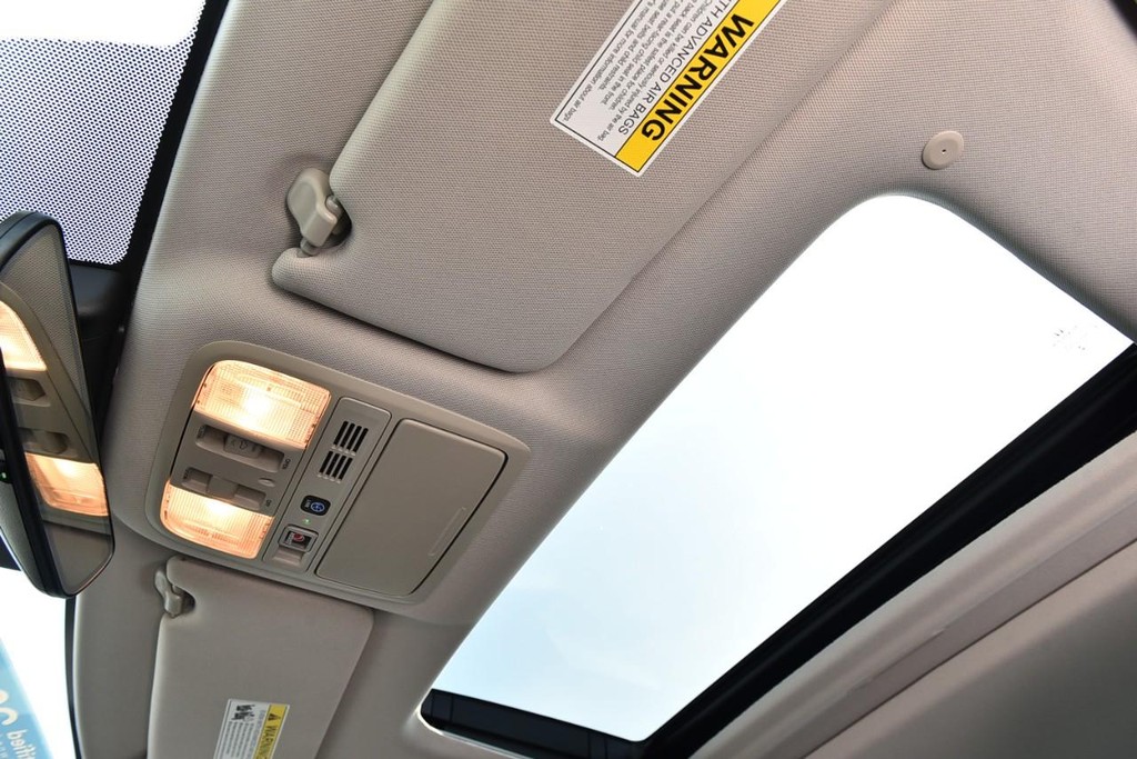 Honda Accord Hybrid Vehicle Full-screen Gallery Image 25
