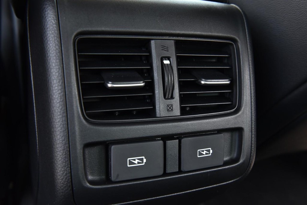 Honda Accord Hybrid Vehicle Full-screen Gallery Image 27