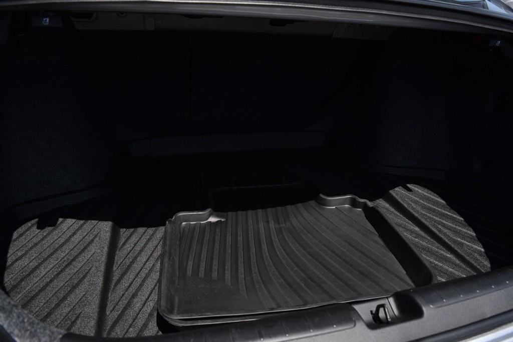 Honda Accord Hybrid Vehicle Full-screen Gallery Image 29