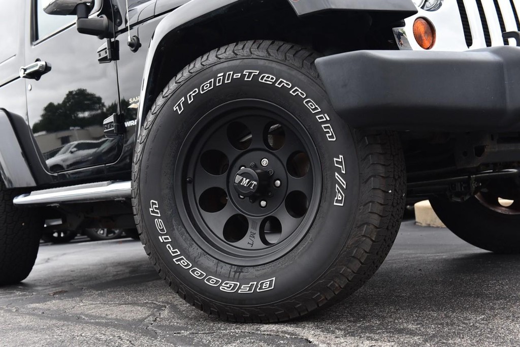 Jeep Wrangler Vehicle Full-screen Gallery Image 3
