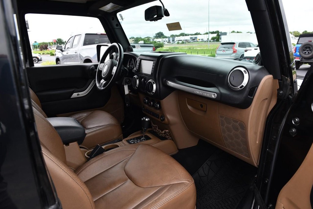 Jeep Wrangler Vehicle Full-screen Gallery Image 8