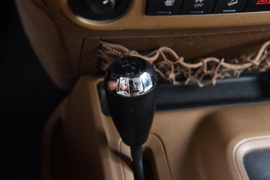 Jeep Wrangler Vehicle Full-screen Gallery Image 13
