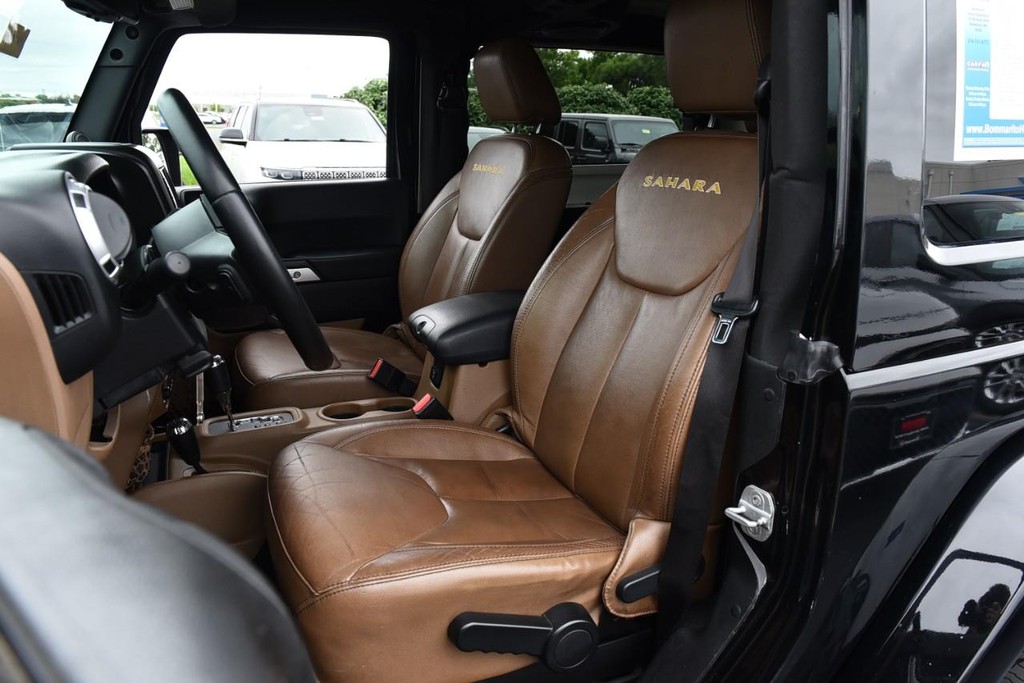Jeep Wrangler Vehicle Full-screen Gallery Image 17