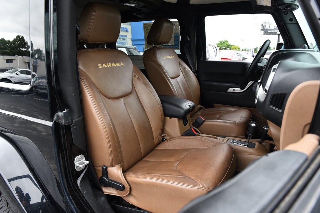Jeep Wrangler Vehicle Full-screen Gallery Image 18