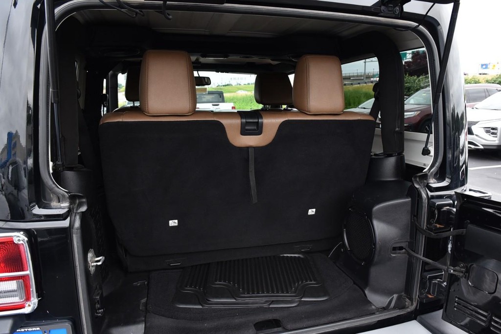 Jeep Wrangler Vehicle Full-screen Gallery Image 20