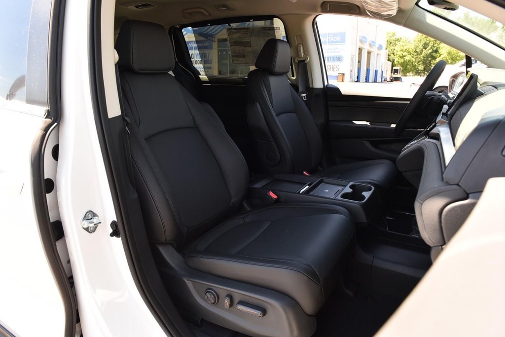 Honda Odyssey Vehicle Full-screen Gallery Image 23
