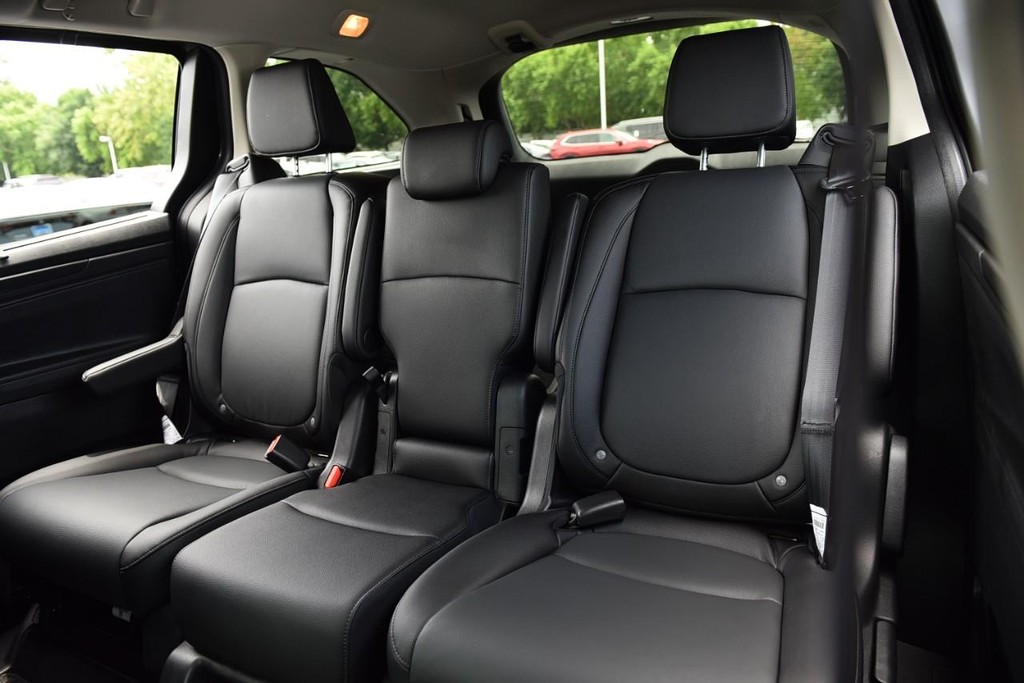 Honda Odyssey Vehicle Full-screen Gallery Image 26