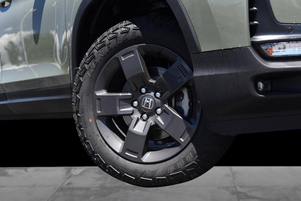Honda Ridgeline Vehicle Full-screen Gallery Image 3