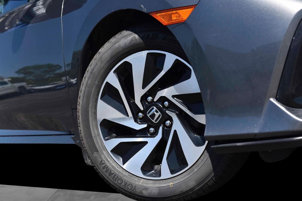 Honda Civic Hatchback Vehicle Full-screen Gallery Image 3