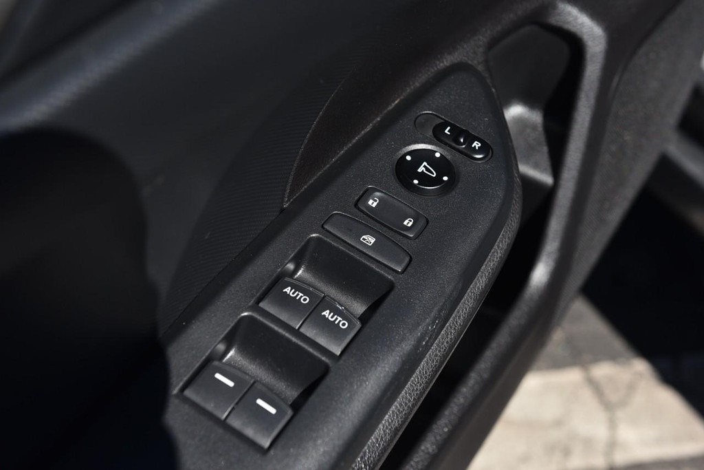 Honda Civic Hatchback Vehicle Full-screen Gallery Image 8