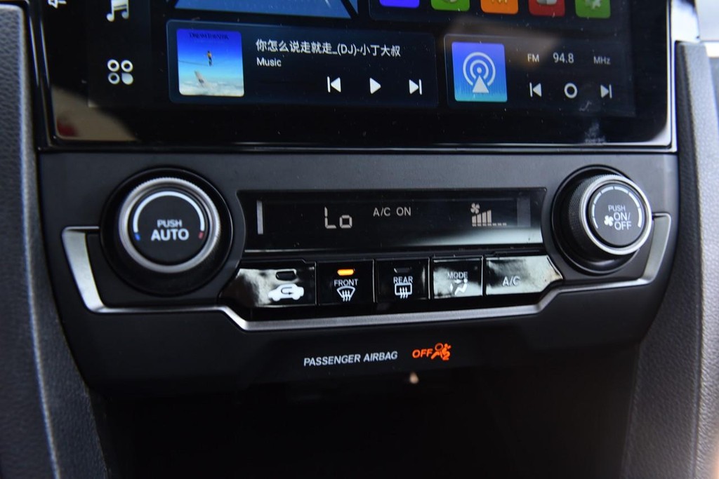 Honda Civic Hatchback Vehicle Full-screen Gallery Image 13