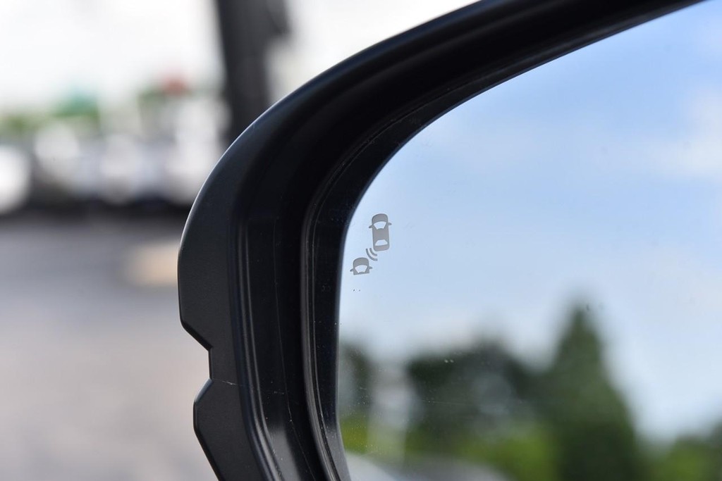 Honda CR-V Vehicle Full-screen Gallery Image 9