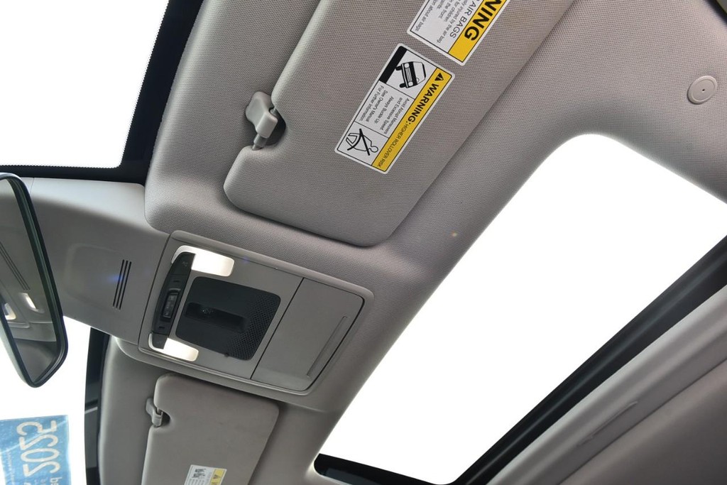 Honda CR-V Vehicle Full-screen Gallery Image 21