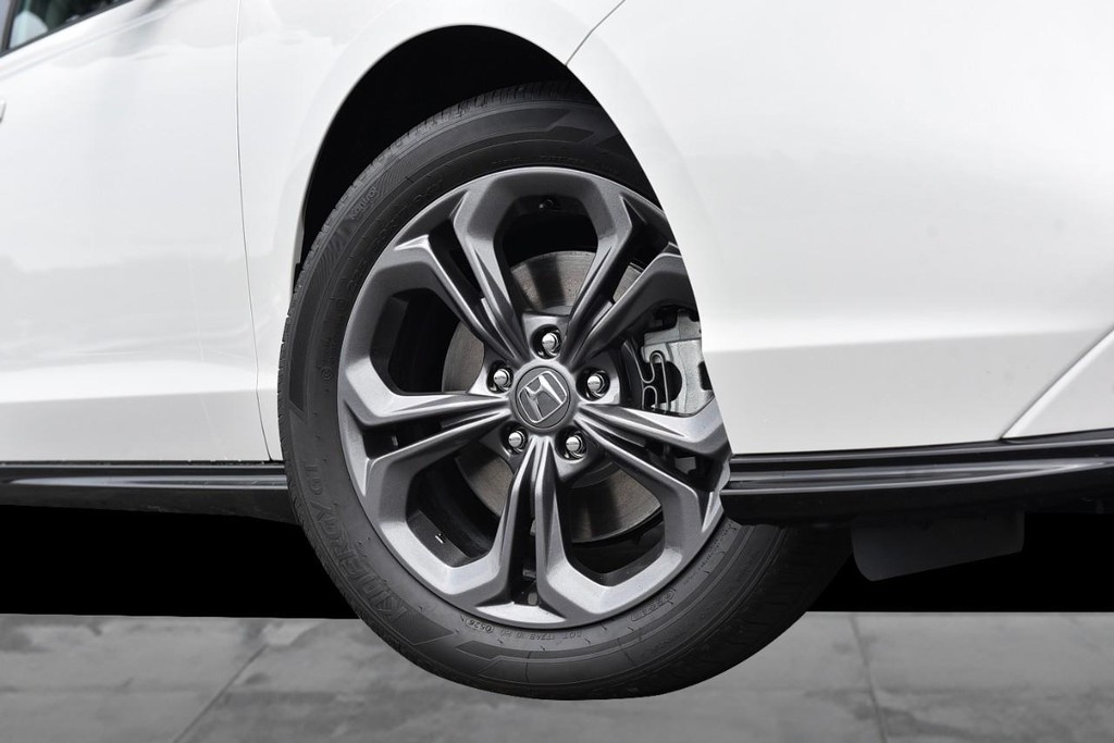 Honda Accord Hybrid Vehicle Full-screen Gallery Image 3