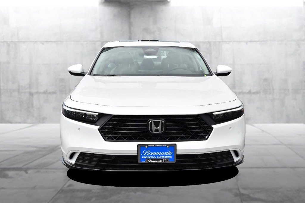 Honda Accord Hybrid Vehicle Full-screen Gallery Image 4