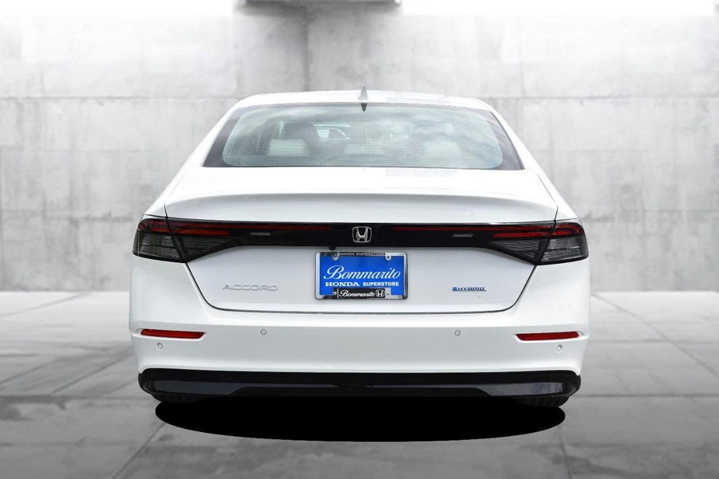 Honda Accord Hybrid Vehicle Full-screen Gallery Image 6