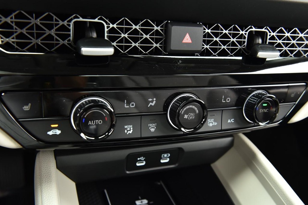Honda Accord Hybrid Vehicle Full-screen Gallery Image 15