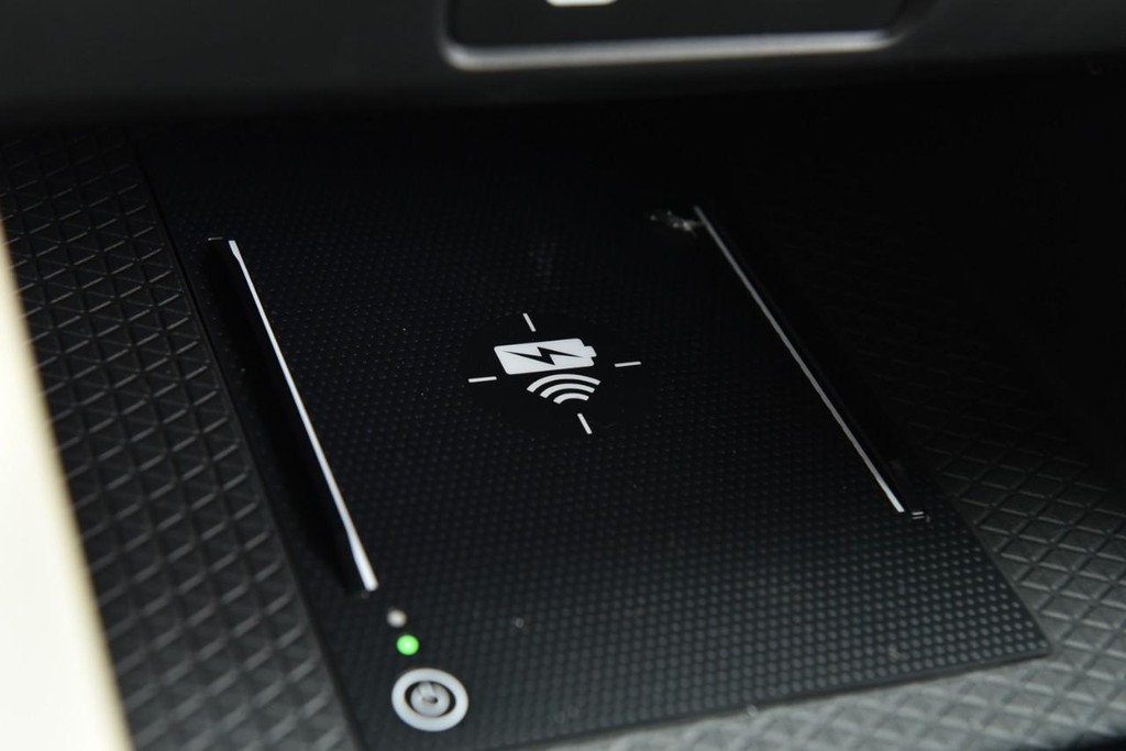 Honda Accord Hybrid Vehicle Full-screen Gallery Image 17