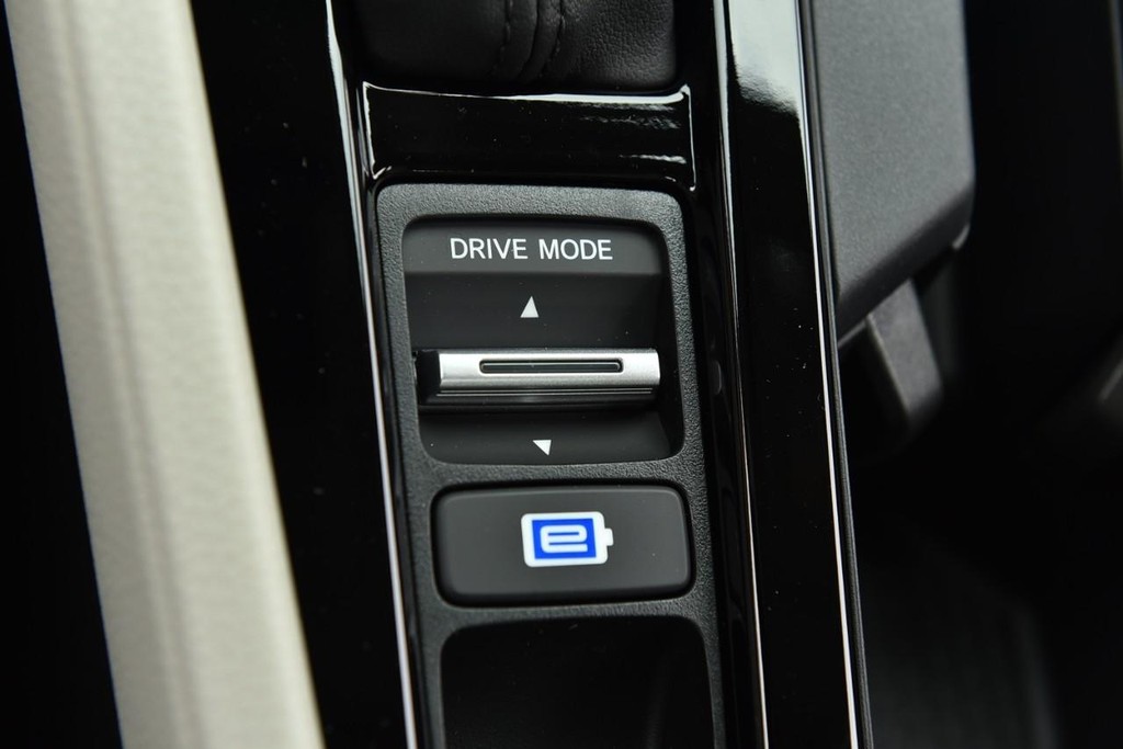Honda Accord Hybrid Vehicle Full-screen Gallery Image 18