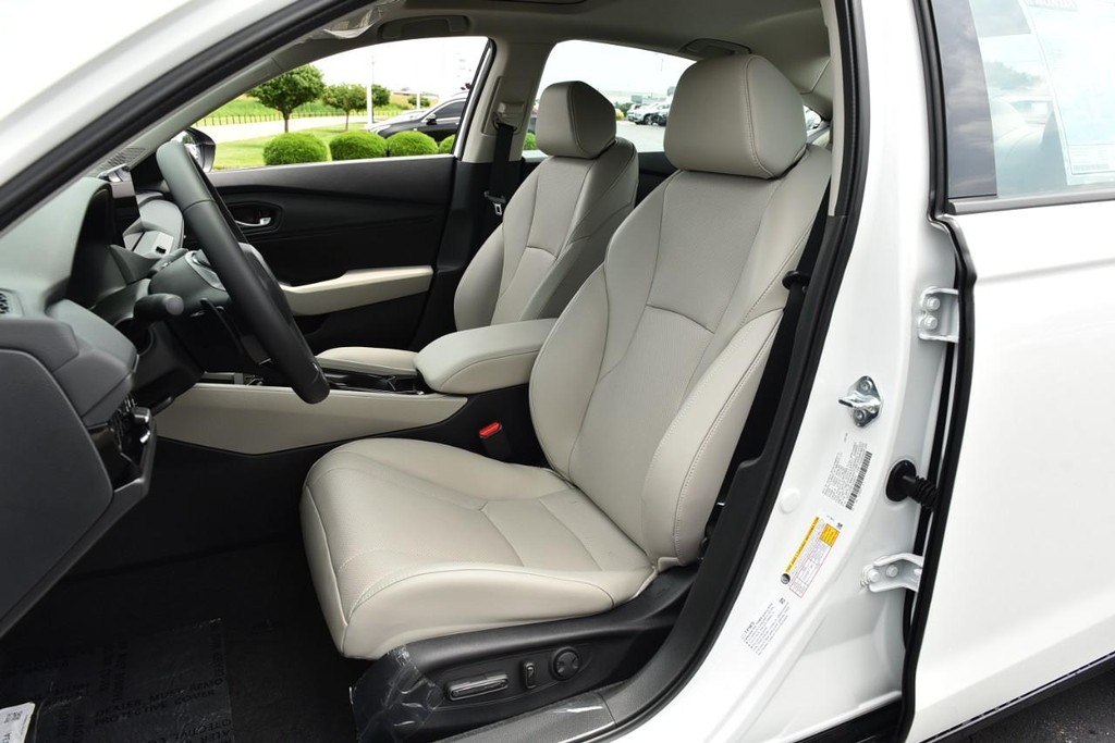 Honda Accord Hybrid Vehicle Full-screen Gallery Image 21