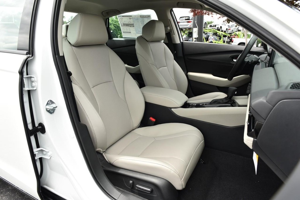 Honda Accord Hybrid Vehicle Full-screen Gallery Image 22