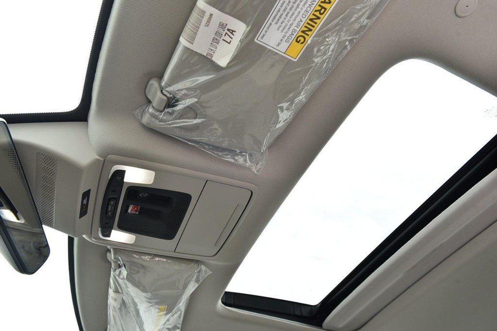 Honda Accord Hybrid Vehicle Full-screen Gallery Image 23
