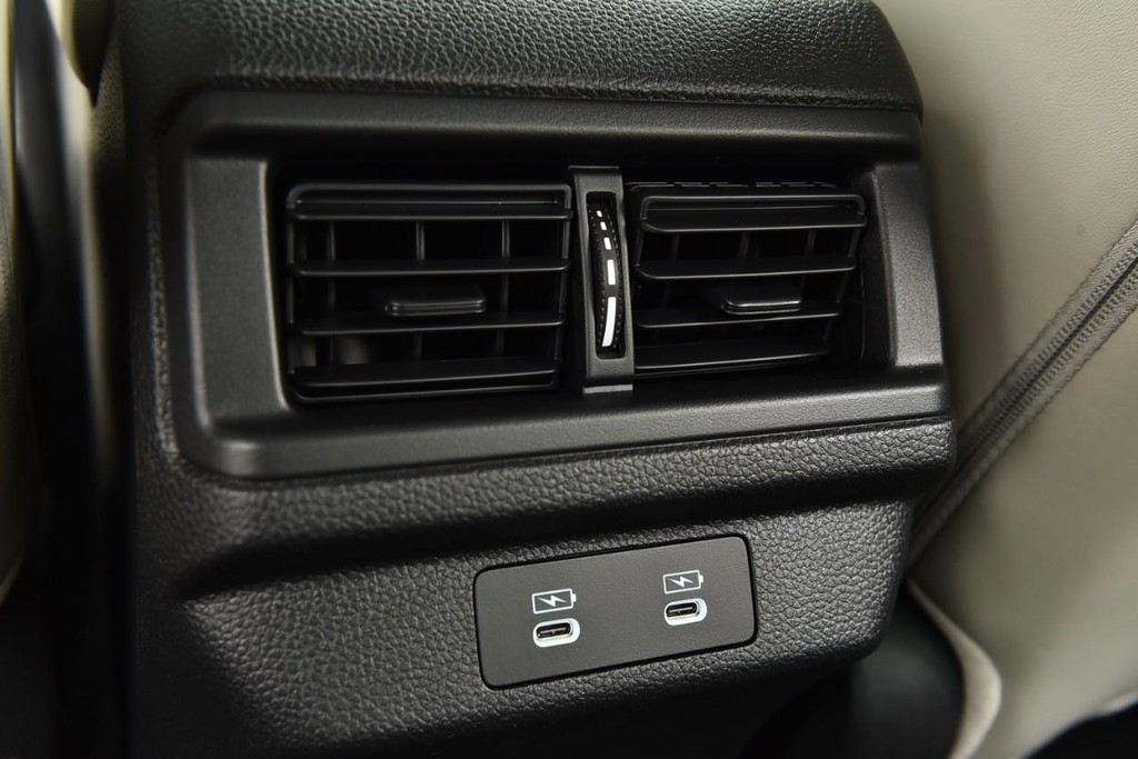 Honda Accord Hybrid Vehicle Full-screen Gallery Image 25