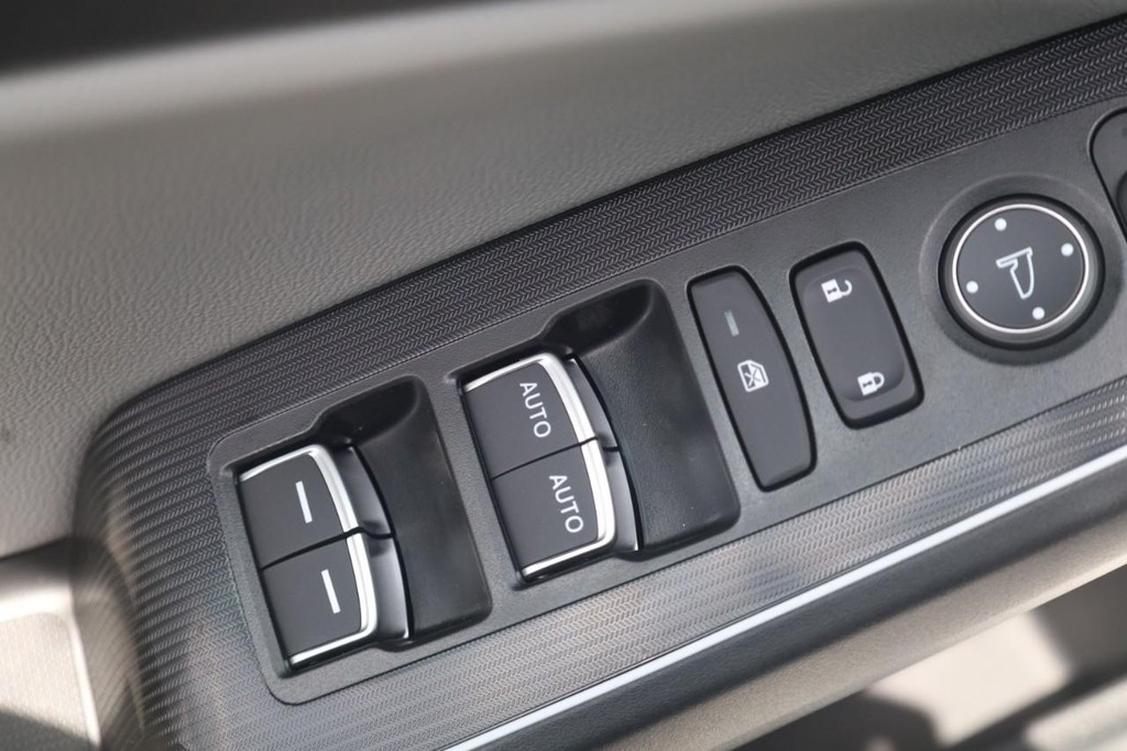 Honda Civic Sedan Hybrid Vehicle Full-screen Gallery Image 11