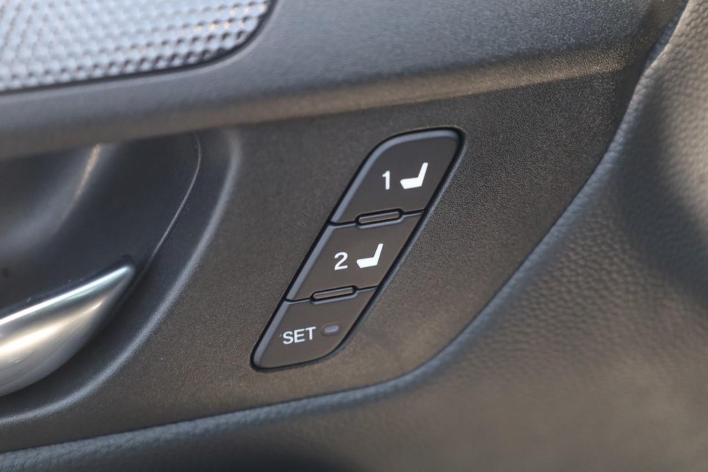 Honda CR-V Hybrid Vehicle Full-screen Gallery Image 12