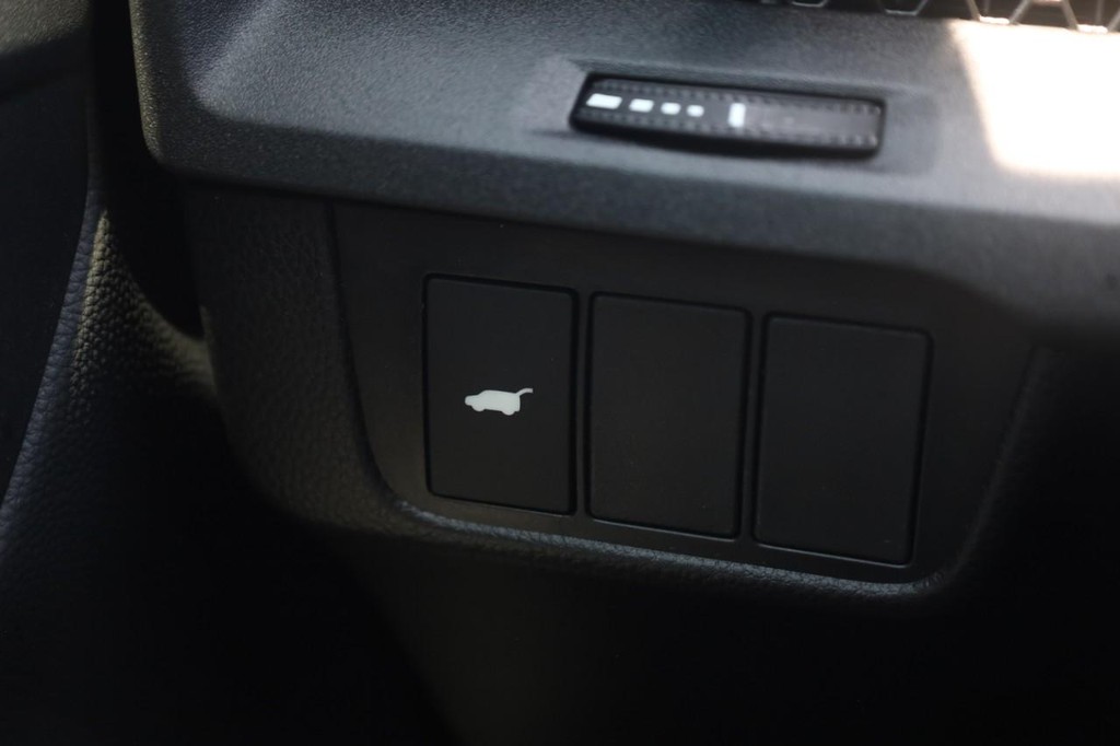 Honda CR-V Hybrid Vehicle Full-screen Gallery Image 13