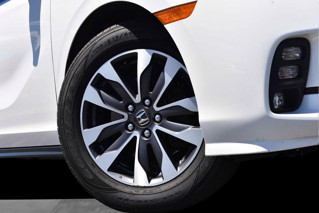 Honda Odyssey Vehicle Full-screen Gallery Image 3