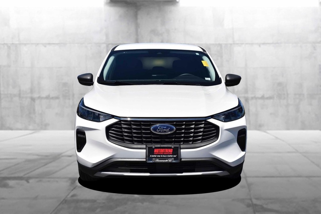 Ford Escape Vehicle Full-screen Gallery Image 4