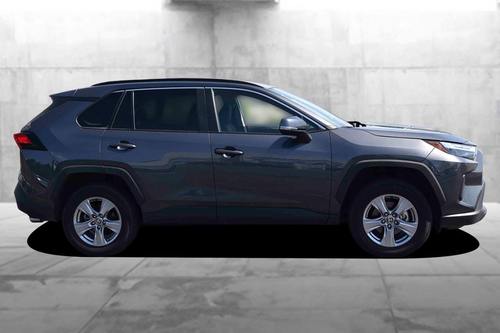Toyota RAV4 Vehicle Image 05
