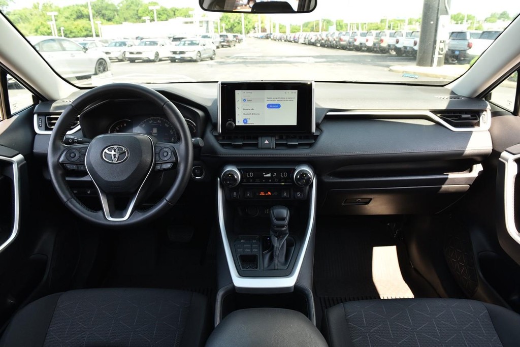 Toyota RAV4 Vehicle Image 07