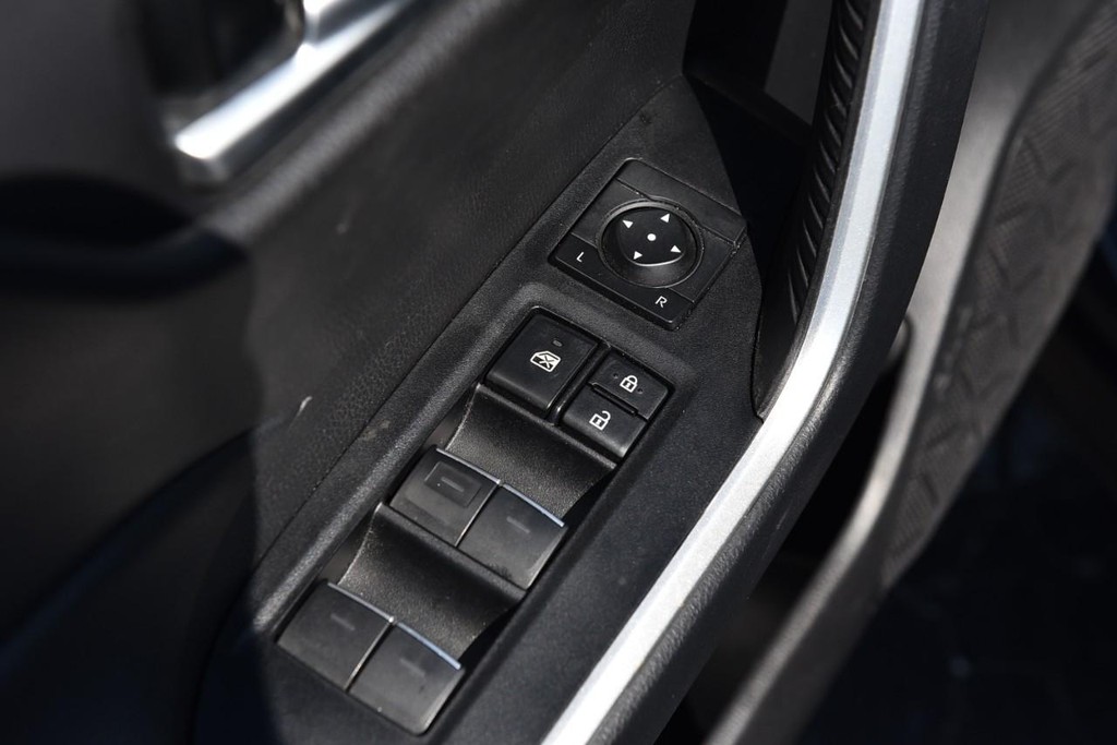 Toyota RAV4 Vehicle Image 08