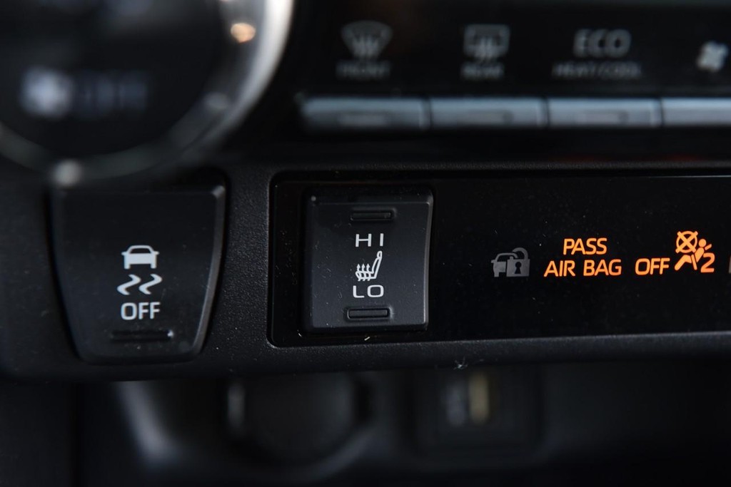 Toyota RAV4 Vehicle Image 15
