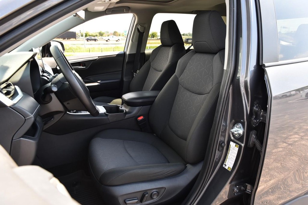 Toyota RAV4 Vehicle Image 19