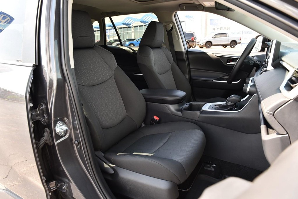 Toyota RAV4 Vehicle Image 20