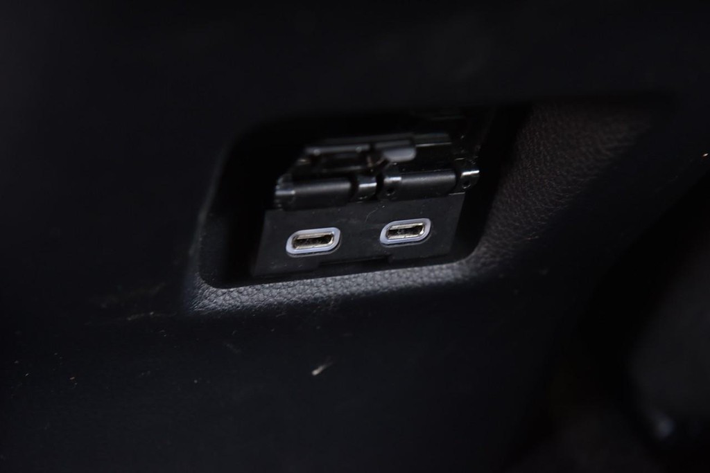Toyota RAV4 Vehicle Image 24