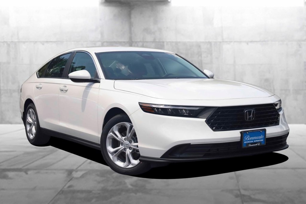Honda Accord Sedan Vehicle Full-screen Gallery Image 2