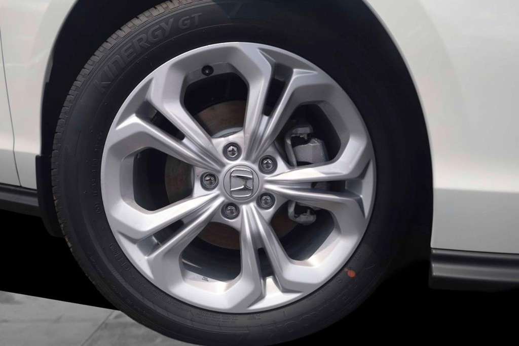 Honda Accord Sedan Vehicle Full-screen Gallery Image 3