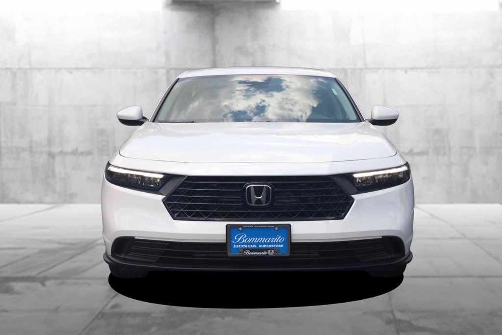 Honda Accord Sedan Vehicle Full-screen Gallery Image 4