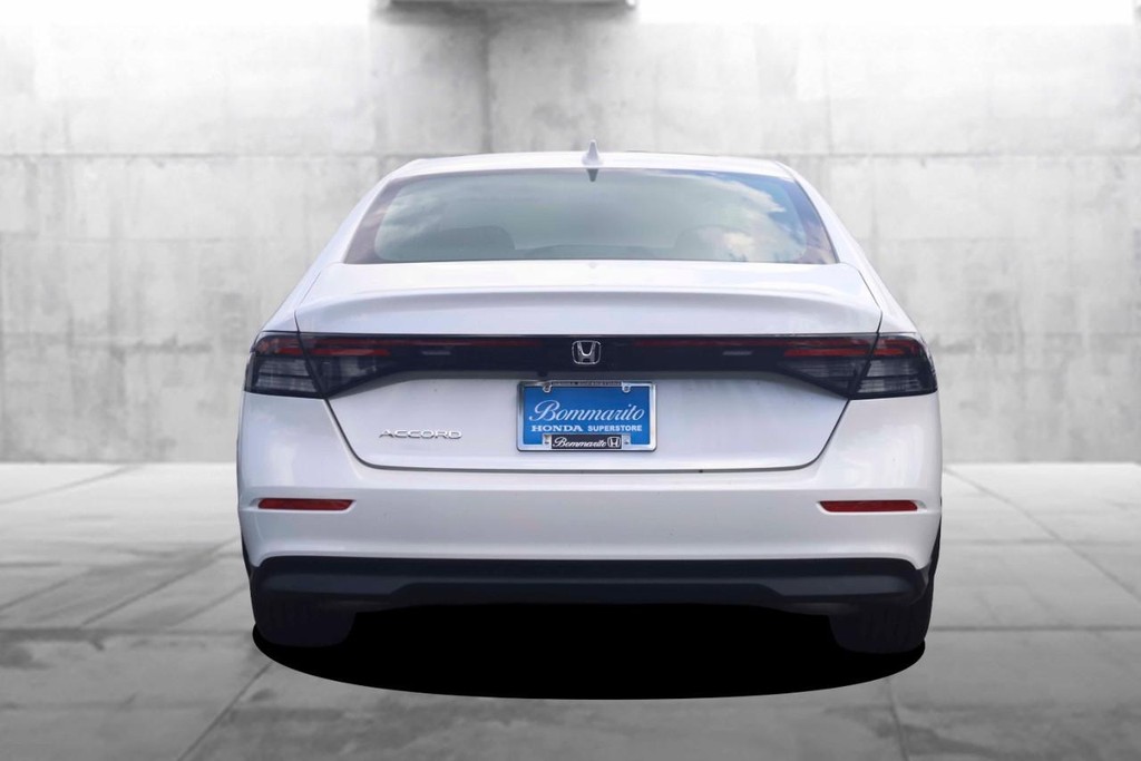 Honda Accord Sedan Vehicle Full-screen Gallery Image 6