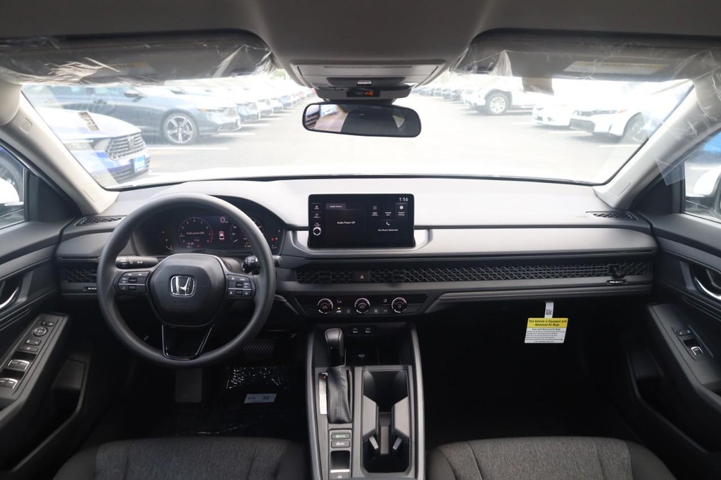 Honda Accord Sedan Vehicle Full-screen Gallery Image 7