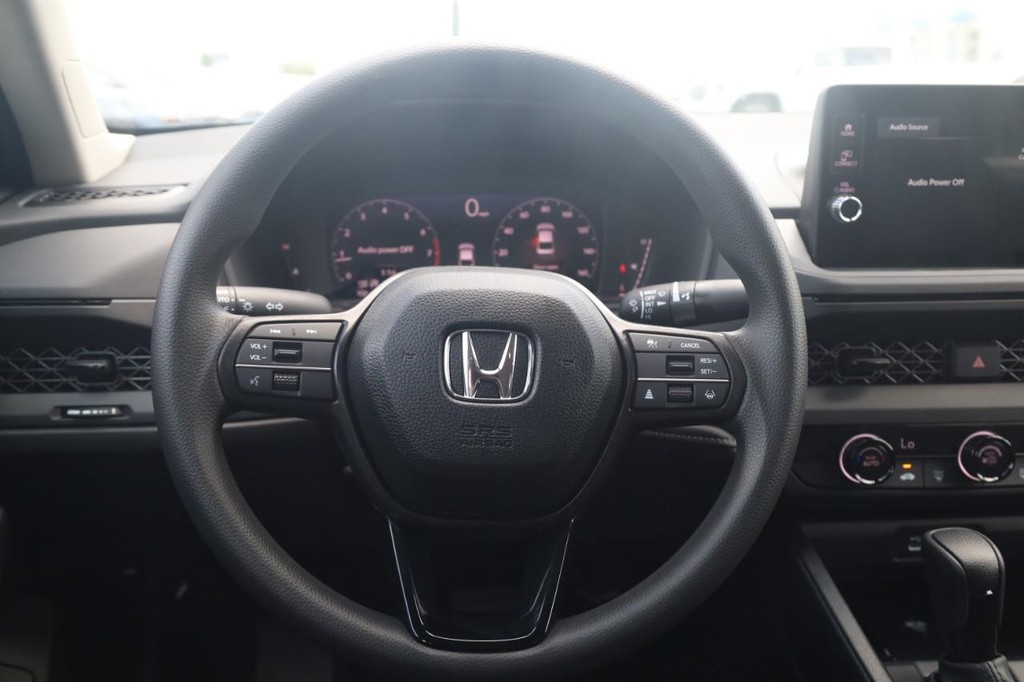 Honda Accord Sedan Vehicle Full-screen Gallery Image 8
