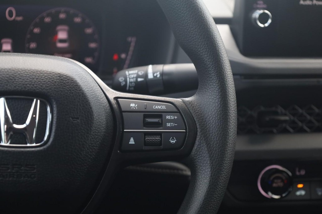 Honda Accord Sedan Vehicle Full-screen Gallery Image 9